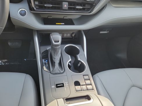 Certified 2025 Toyota Highlander XLE AWD/4WD image 22
