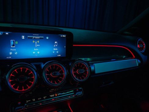 Certified 2025 Mercedes-Benz GLB 35 AMG 4MATIC image 30