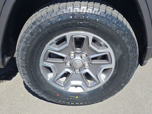 Used 2014 Jeep Grand Cherokee Overland w/ Advanced Technology Group AWD/4WD image 10