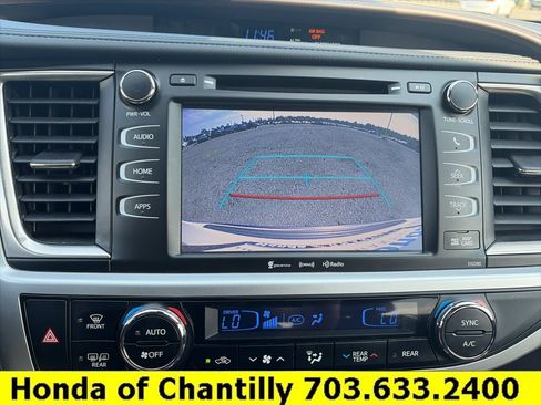 Used 2019 Toyota Highlander XLE AWD/4WD image 15