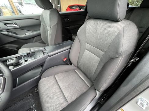 Used 2025 Nissan Rogue SV FWD image 38