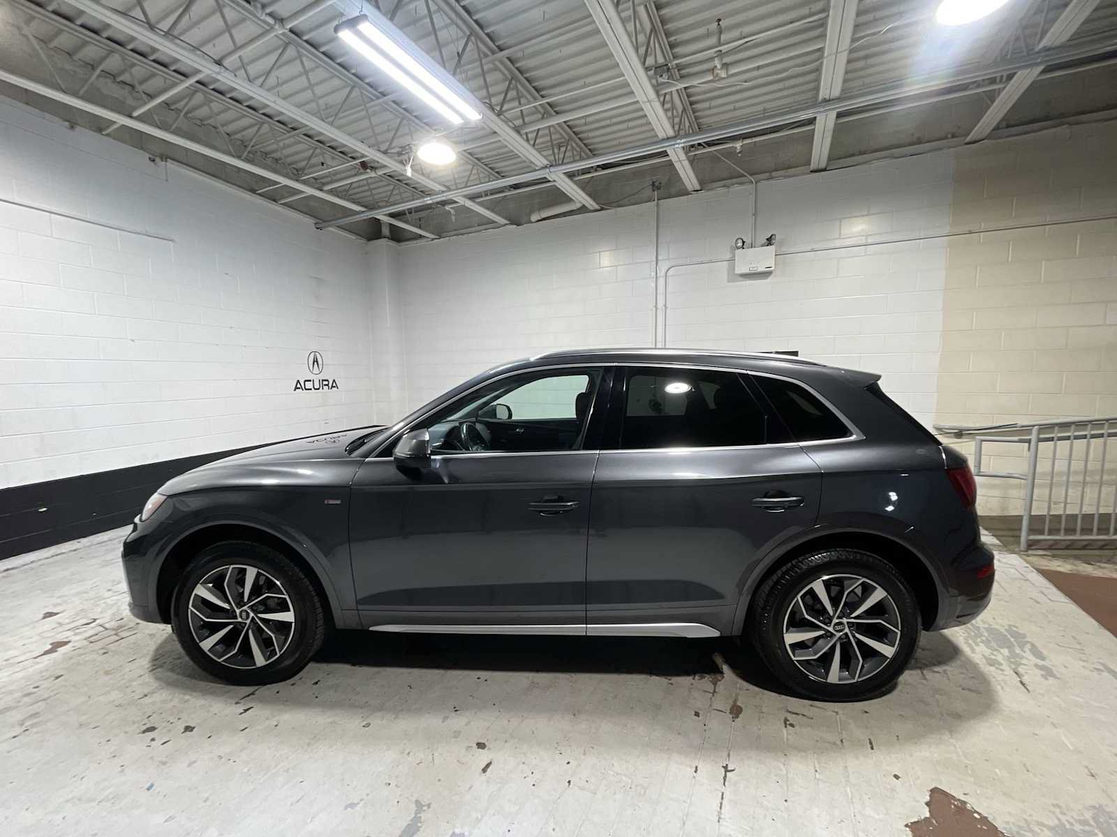 Used 2022 Audi Q5 2.0T Premium Plus w/ Premium Plus Package AWD/4WD image 3