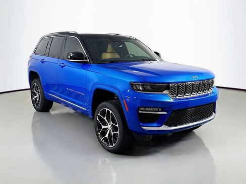 Used 2024 Jeep Grand Cherokee Summit AWD/4WD image 3