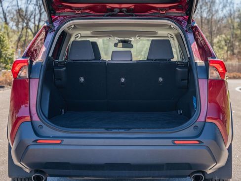 Used 2021 Toyota RAV4 XLE w/ Convenience Package image 15