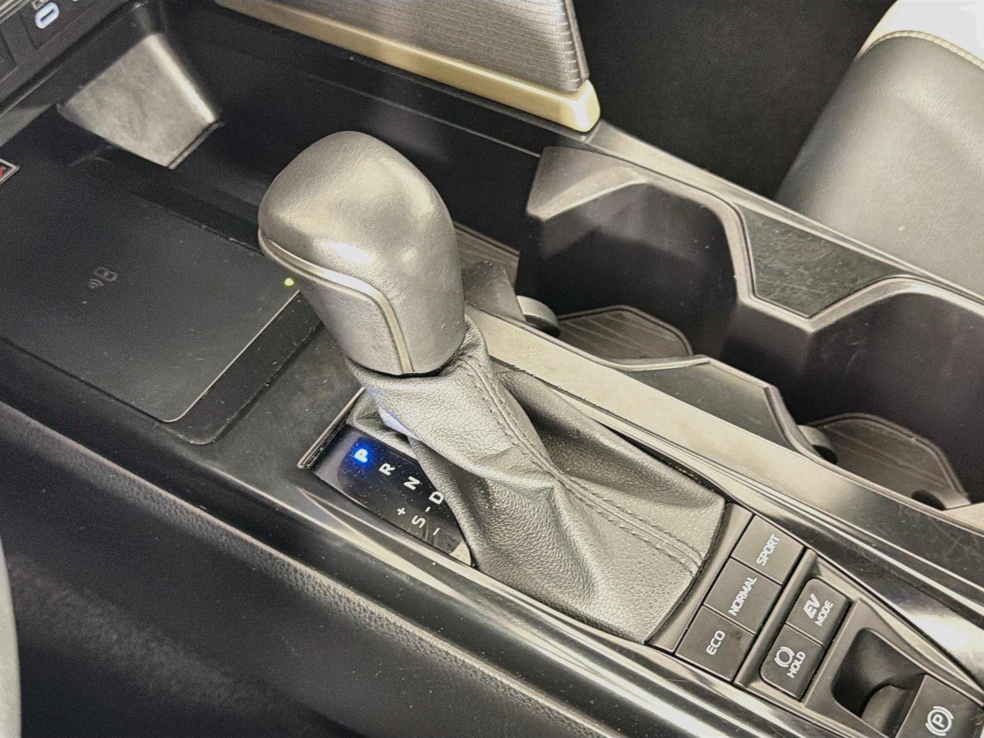 Used 2025 Toyota Camry SE FWD image 24