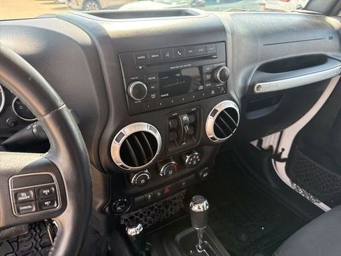 Used 2015 Jeep Wrangler Unlimited Sahara w/ Max Tow Package AWD/4WD image 21