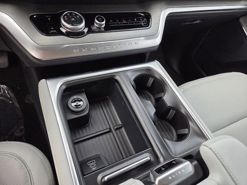 New 2026 Ford Expedition Platinum w/ Driver's Package image 9