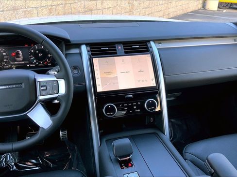 New 2026 Land Rover Discovery Limited Edition image 8