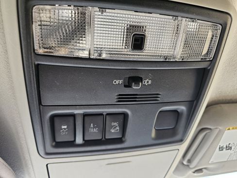 Used 2016 Toyota 4Runner SR5 AWD/4WD image 23