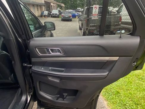 Used 2018 Ford Explorer XLT w/ Equipment Group 202A image 15