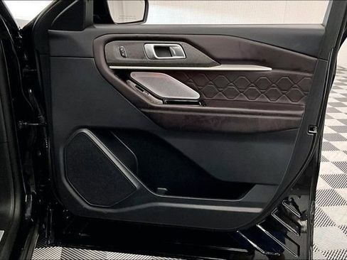 Used 2025 Ford Explorer Platinum w/ LUX Leather Package AWD/4WD image 21