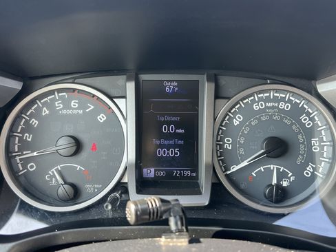 Used 2017 Toyota Tacoma SR5 w/ SR5 Appearance Package (SM) image 26