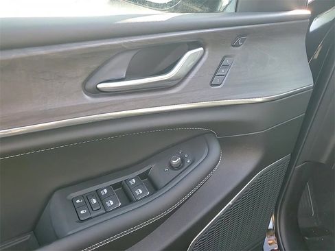 New 2025 Jeep Grand Cherokee L Overland w/ Luxury Tech Group IV image 8