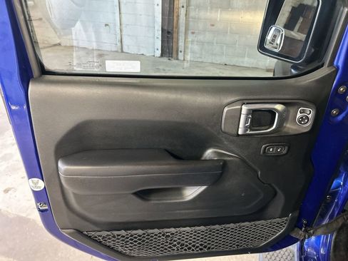 Used 2018 Jeep Wrangler Sport image 13