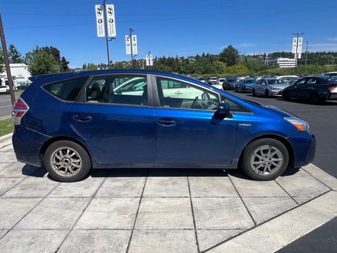Used 2016 Toyota Prius V Three FWD image 6