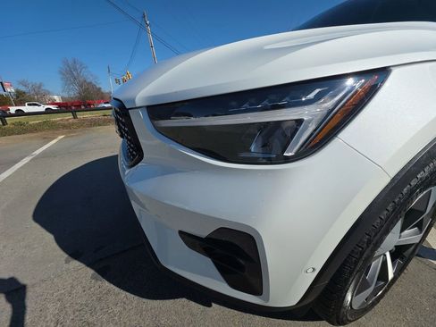 Certified 2025 Volvo XC40 B5 Plus image 42