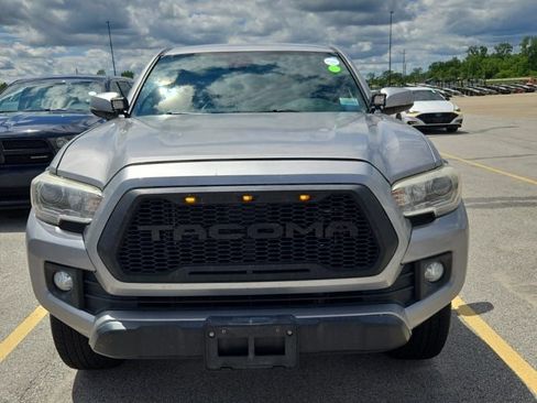 Used 2018 Toyota Tacoma TRD Off-Road w/ Technology Package AWD/4WD image 7