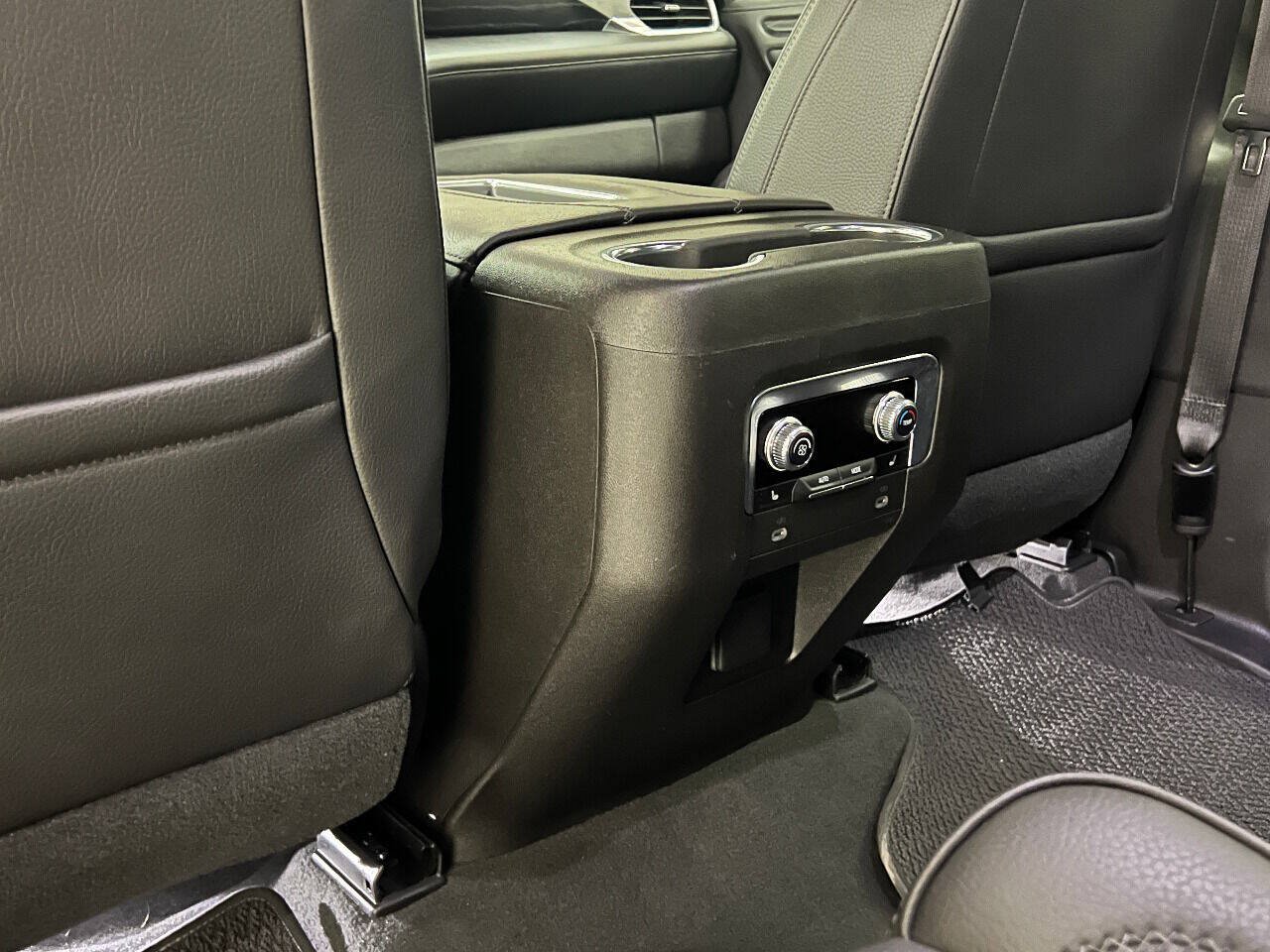 Used 2021 GMC Yukon XL Denali AWD/4WD image 87