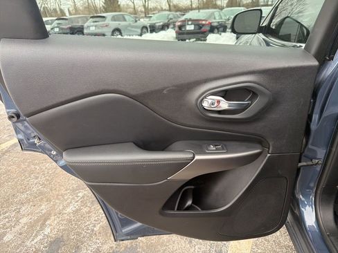 Used 2021 Jeep Cherokee Latitude Lux w/ Comfort/Convenience Group image 20