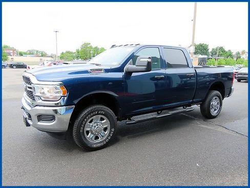 Used 2024 RAM 2500 Tradesman w/ Chrome Appearance Group AWD/4WD image 3