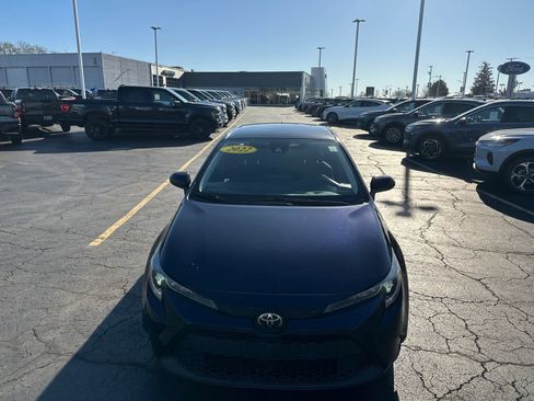 Used 2022 Toyota Corolla LE image 3