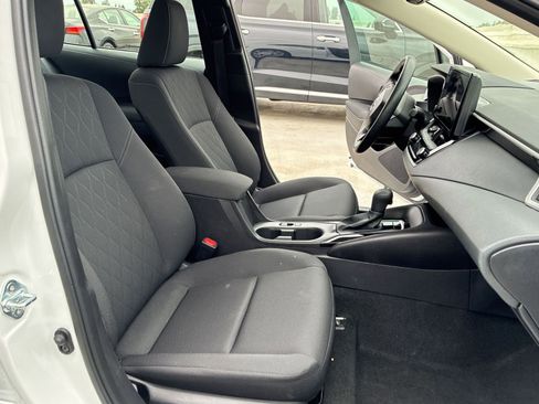 Used 2025 Toyota Corolla LE image 10