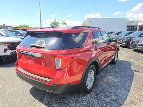 Used 2024 Ford Explorer XLT RWD image 3