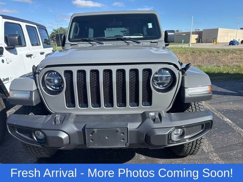 Used 2022 Jeep Wrangler Unlimited Sahara AWD/4WD image 5
