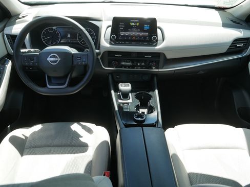 Used 2025 Nissan Rogue SV AWD/4WD image 10