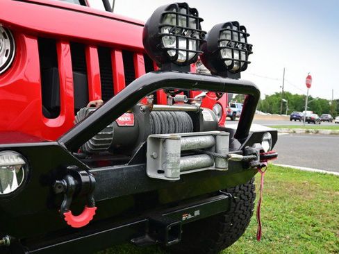 Used 2018 Jeep Wrangler Rubicon w/ Power Convenience Group image 43