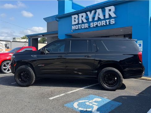 Used 2021 GMC Yukon XL AT4 w/ AT4 Premium Plus Package AWD/4WD image 9