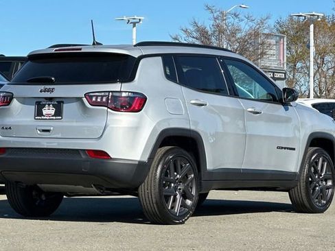 New 2026 Jeep Compass Latitude image 4