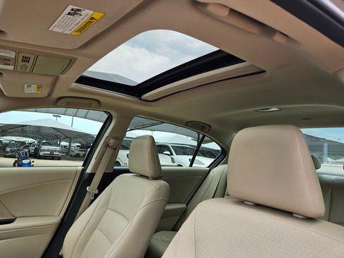 Used 2017 Honda Accord Touring image 16