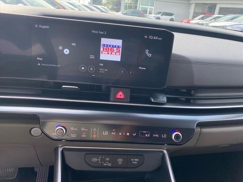 Certified 2025 Kia Carnival FWD image 12