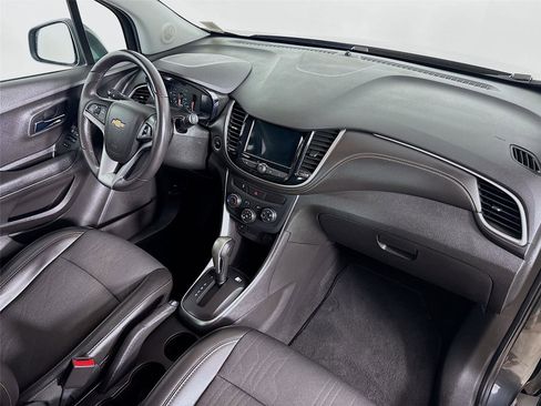 Used 2018 Chevrolet Trax LT w/ LT Convenience Package image 27