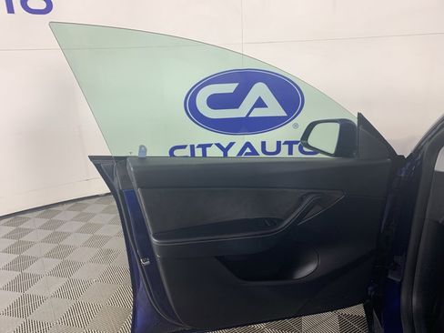 Used 2022 Tesla Model Y Performance image 13