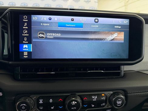 Used 2025 Jeep Wrangler Unlimited Sahara AWD/4WD image 38