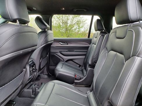 Used 2024 Jeep Grand Cherokee L Limited AWD/4WD image 34