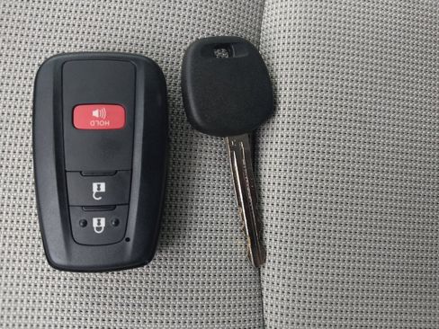Used 2021 Toyota Corolla LE w/ LE Convenience Package FWD image 32