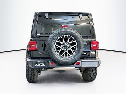Used 2025 Jeep Wrangler Sahara image 7