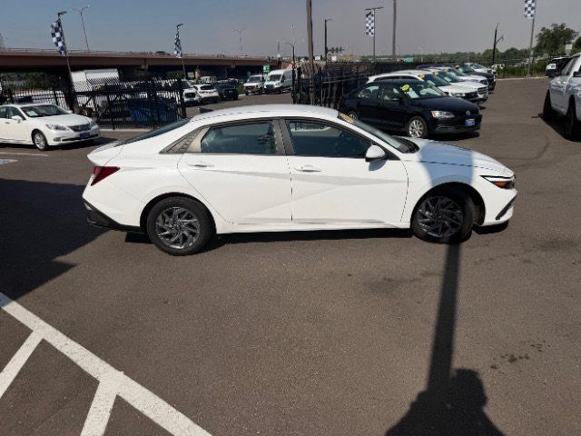 Used 2024 Hyundai Elantra SEL FWD image 17