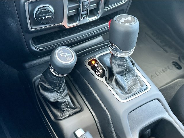 New 2026 Jeep Wrangler Unlimited Sahara AWD/4WD image 13