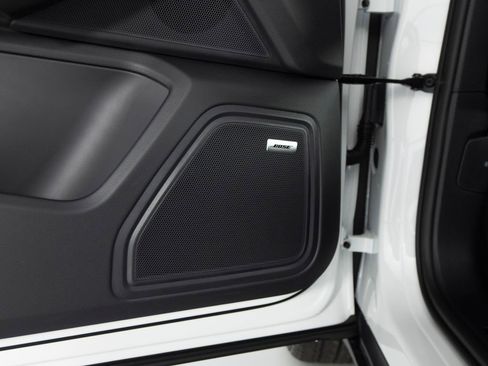 New 2026 Porsche Macan Turbo image 22