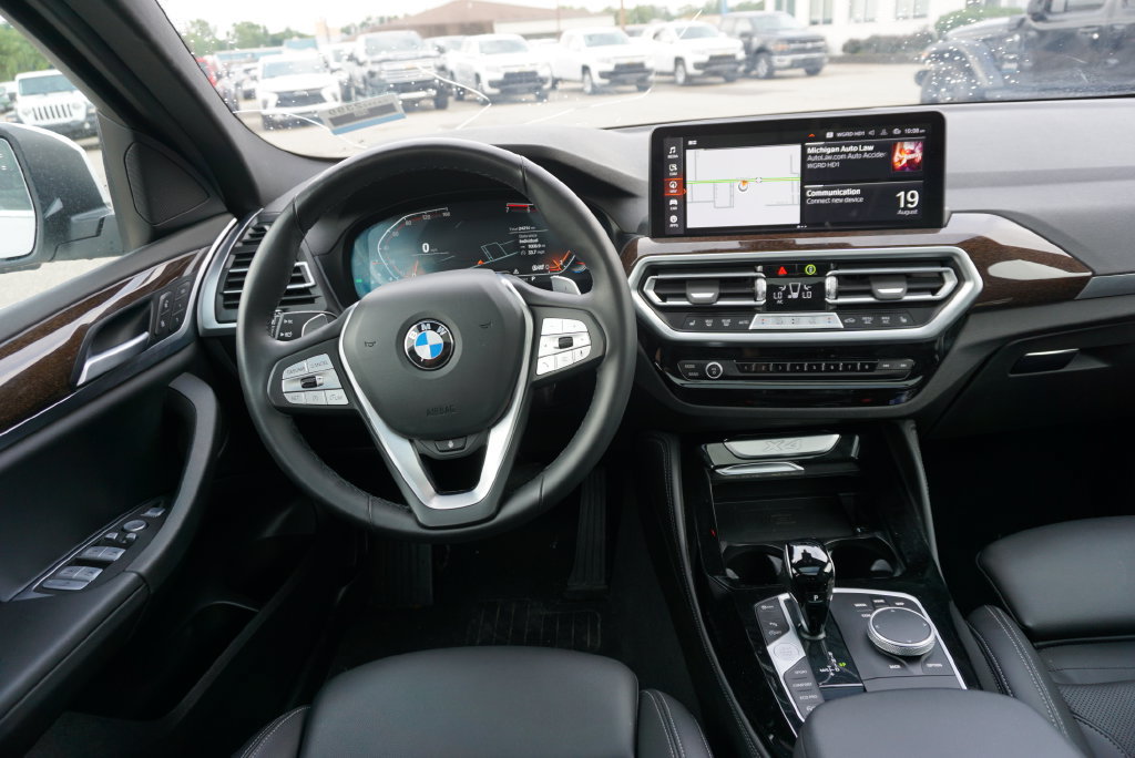 Used 2025 BMW X4 xDrive30i w/ Premium Essential Package AWD/4WD image 14