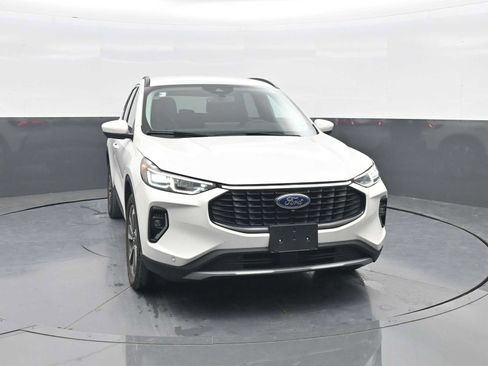 Certified 2023 Ford Escape Platinum w/ Class II Trailer Tow Package AWD/4WD image 2