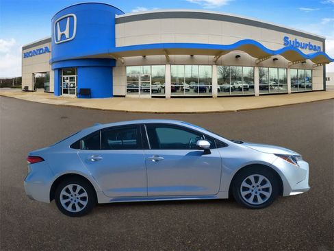 Used 2025 Toyota Corolla LE image 9