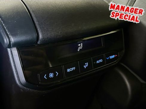 Used 2022 Toyota Highlander XLE AWD/4WD image 26