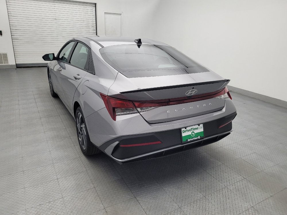 Used 2025 Hyundai Elantra Sport FWD image 5
