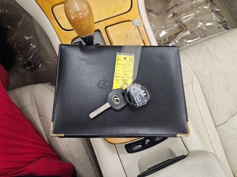 Used 2002 Lexus SC 430 Convertible image 28