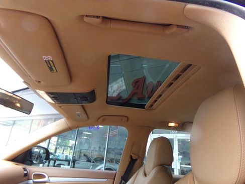 Used 2005 Porsche Cayenne S image 10